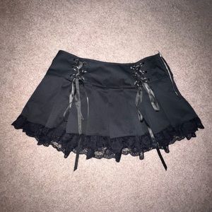 widow dollskill skirt 🖤